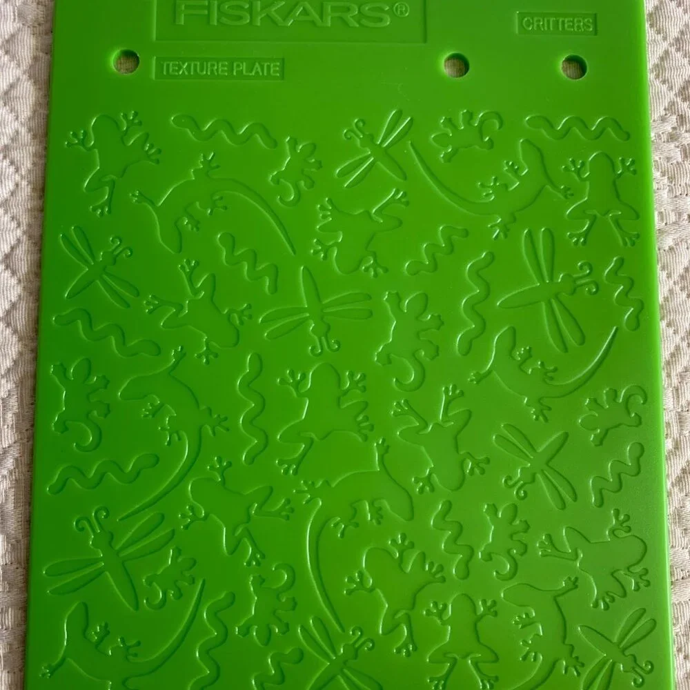 Scrapbooking Fiskars Critters & Leather Embossing Plate 6x7